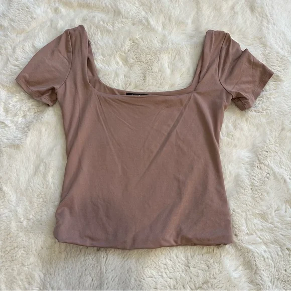 Lulu’s soft size small blush pink square neck tee - Picture 1 of 5